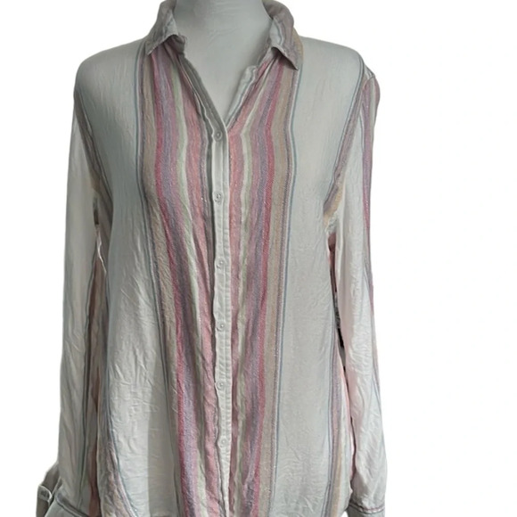 Beachlunchlounge button-up top. - Picture 1 of 10